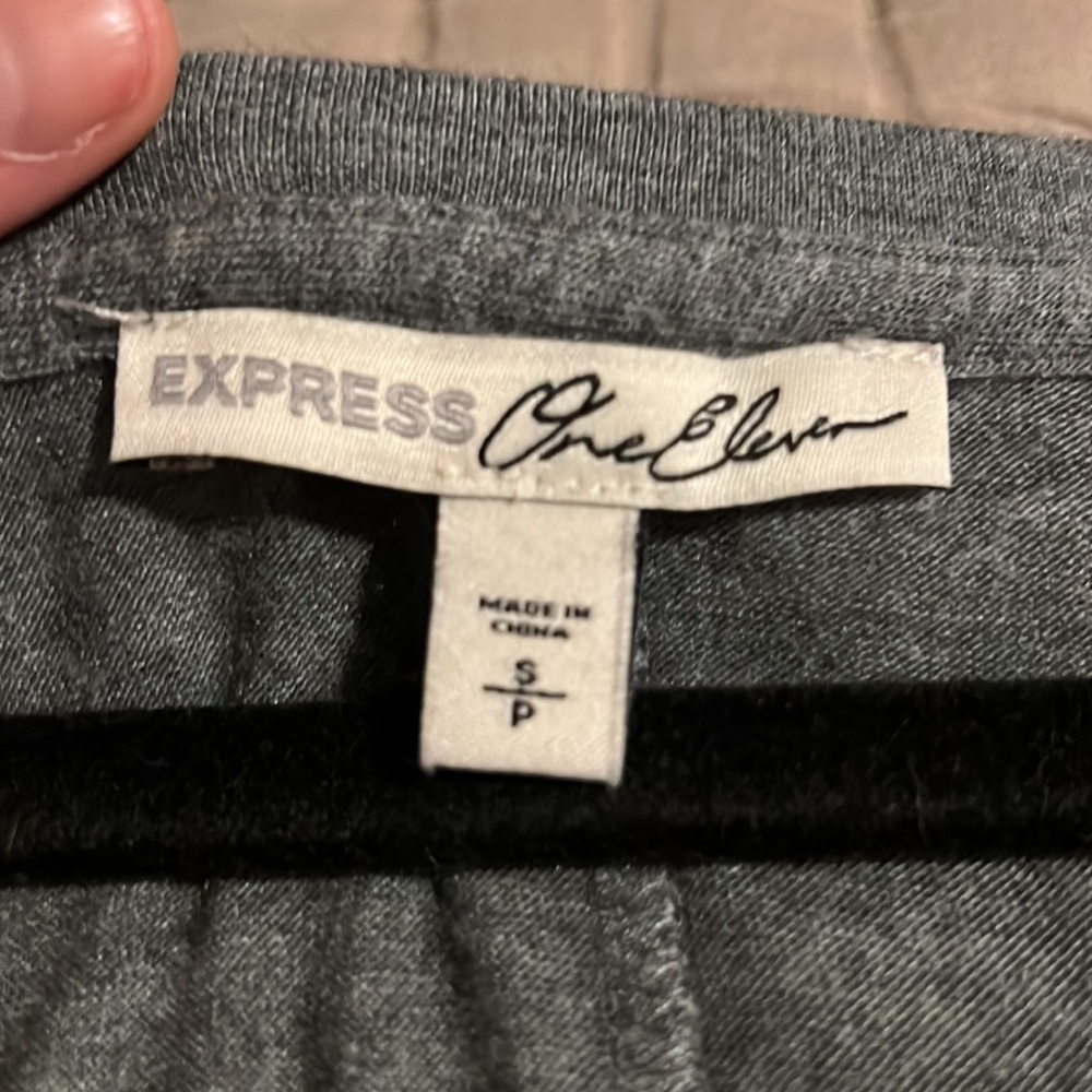 Express Distressed Tee - Picture 7 of 8
